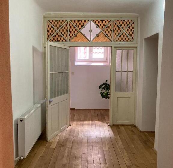 פנסיון , La Maison Concordia