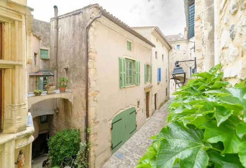 Aamiaismajoitus (B&B) La Tour Des Remparts