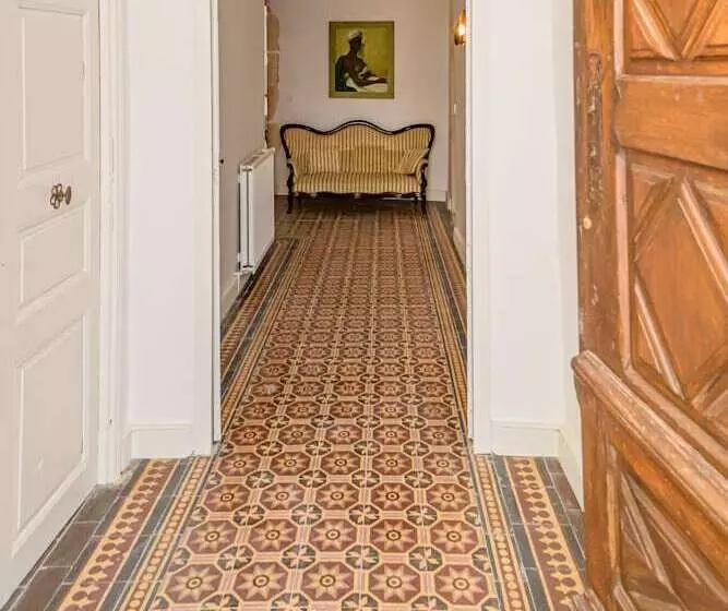 Aamiaismajoitus (B&B) La Tour Des Remparts