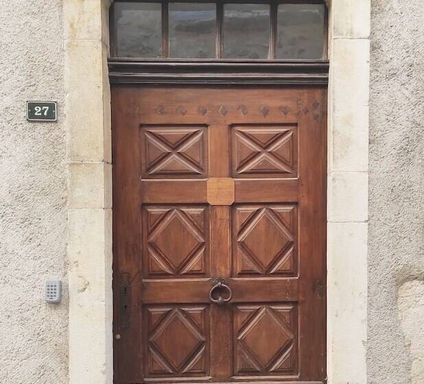 مبيت وإفطار La Tour Des Remparts