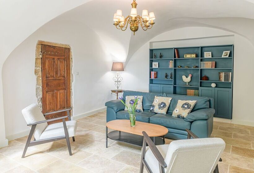 مبيت وإفطار La Tour Des Remparts