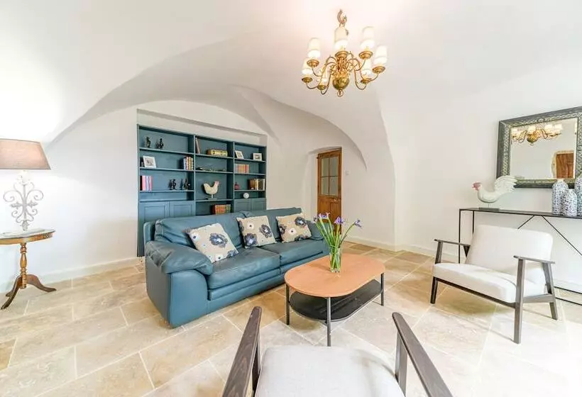 Aamiaismajoitus (B&B) La Tour Des Remparts