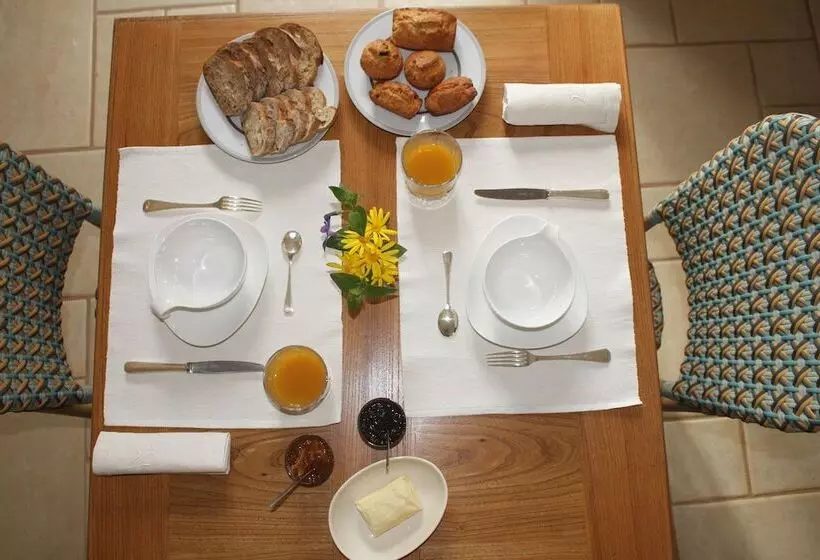 Aamiaismajoitus (B&B) La Tour Des Remparts