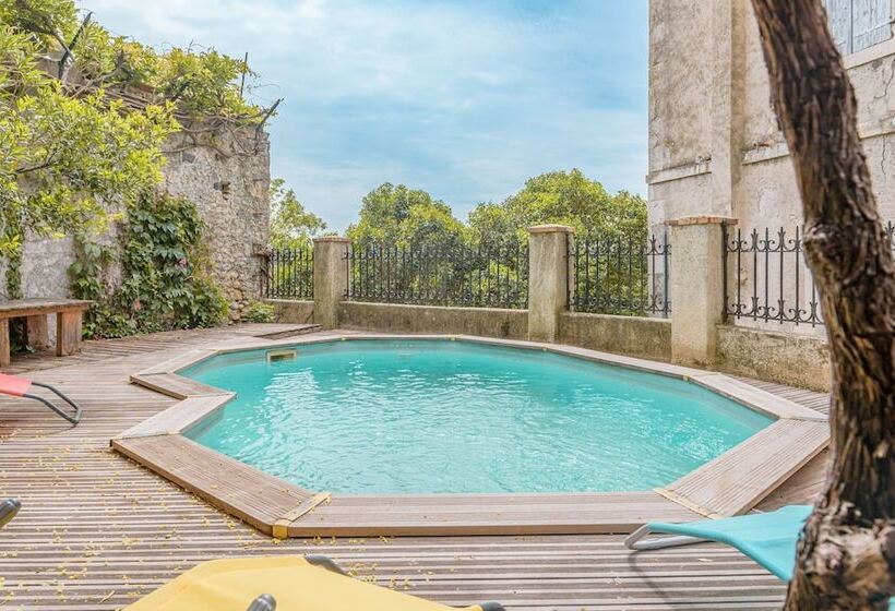 مبيت وإفطار La Tour Des Remparts