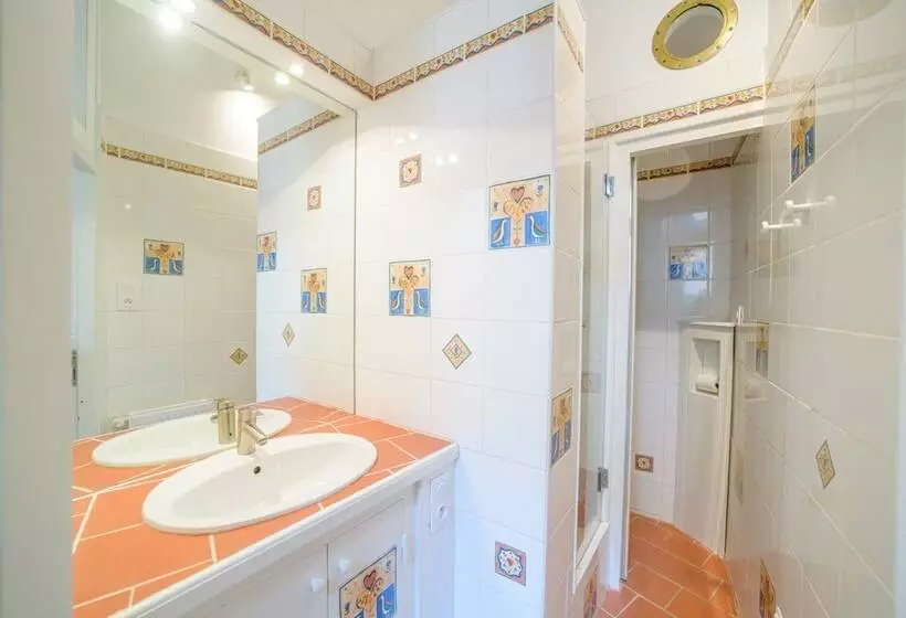 Aamiaismajoitus (B&B) La Tour Des Remparts