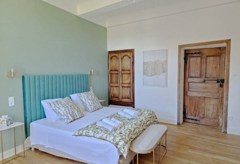 مبيت وإفطار La Tour Des Remparts