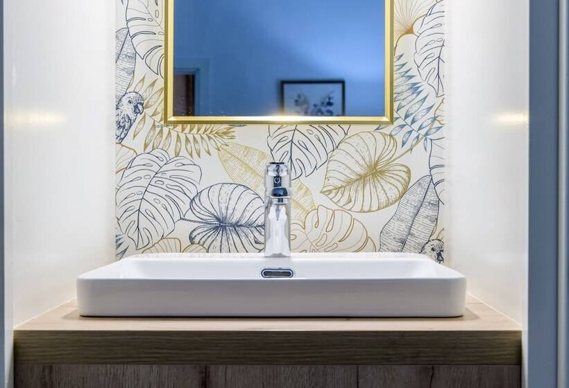 مبيت وإفطار La Tour Des Remparts