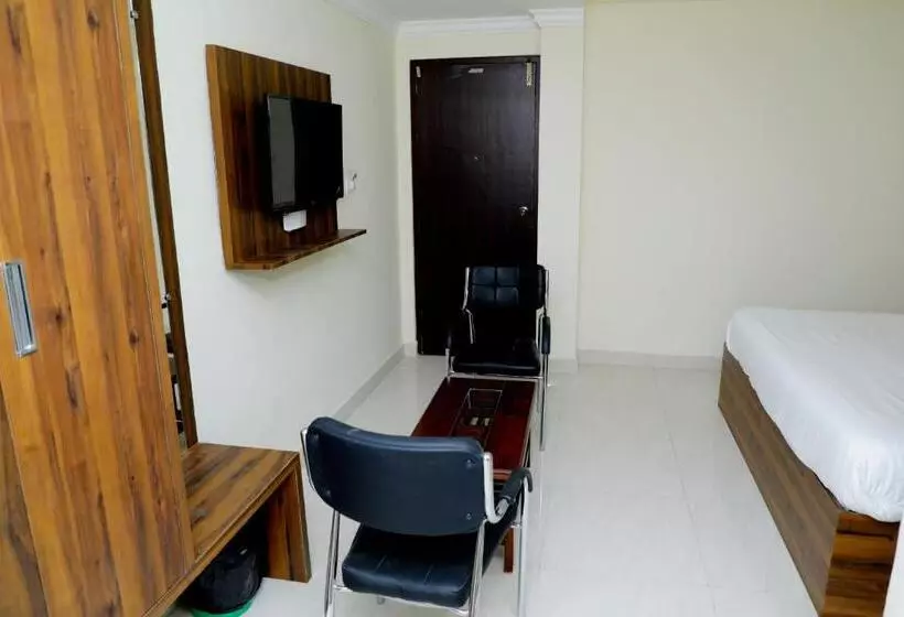 Hotelli Cnr Residency, Madanapalle