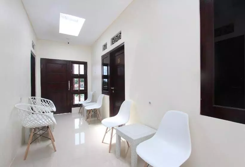 Hotelli Oyo 92628 Raja Alam Homestay