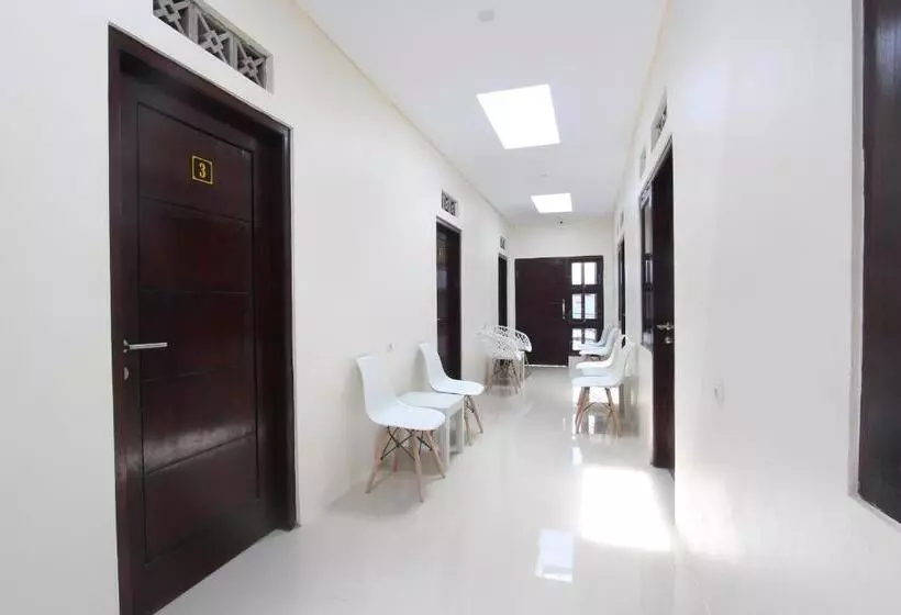 Hotelli Oyo 92628 Raja Alam Homestay