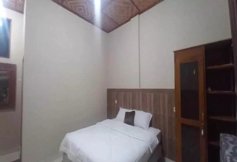 Hotelli Oyo 92628 Raja Alam Homestay