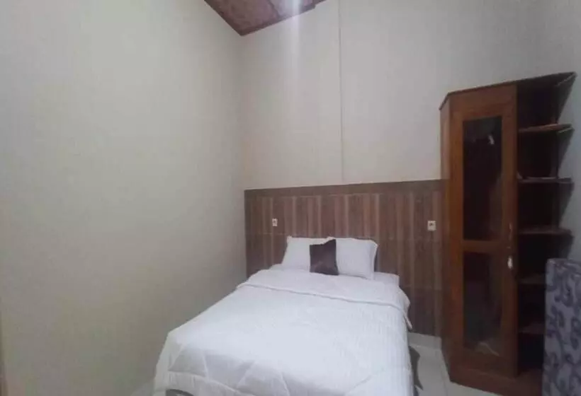 Hotelli Oyo 92628 Raja Alam Homestay
