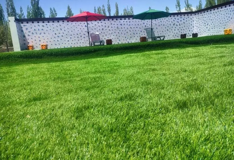 ホテル The Royal Maryul Banquet Hall , Restaurant & Resort   Leh