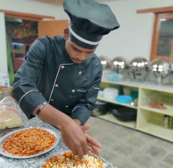 בית מלון כפרי The Royal Maryul Banquet Hall , Restaurant & Resort Leh