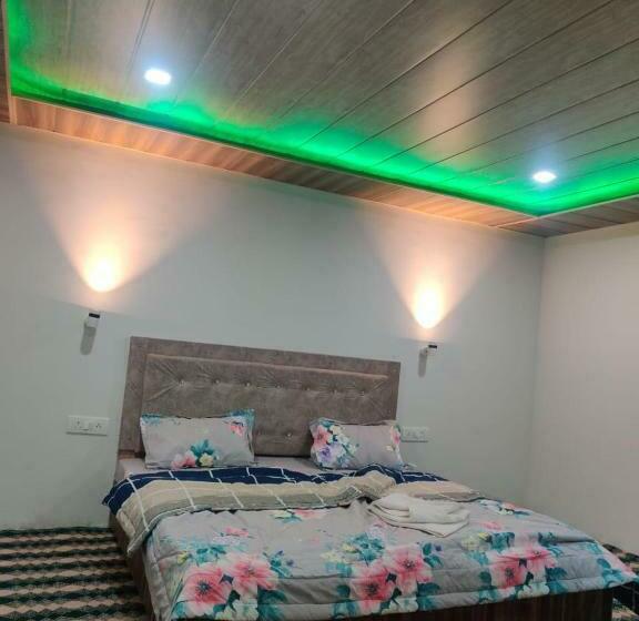 בית מלון כפרי The Royal Maryul Banquet Hall , Restaurant & Resort Leh