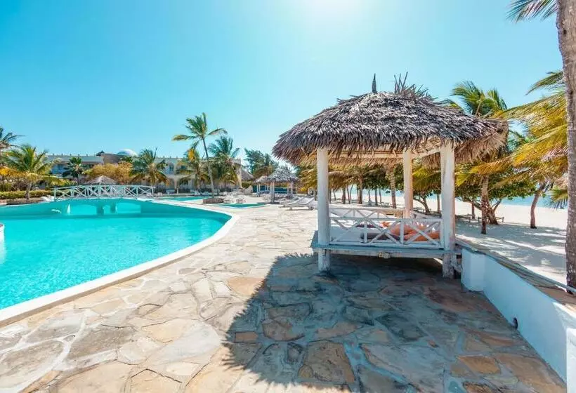 هتل Twiga Beach Resort