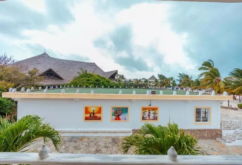 هتل Twiga Beach Resort