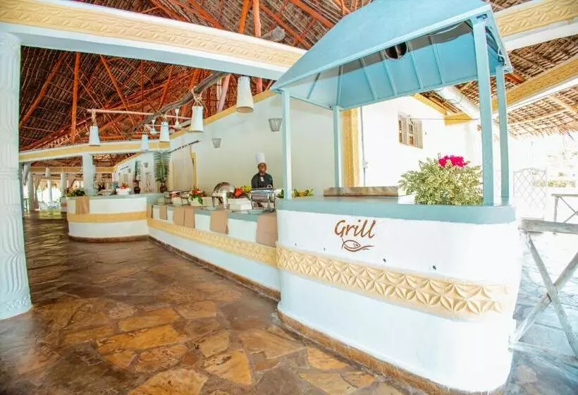 هتل Twiga Beach Resort