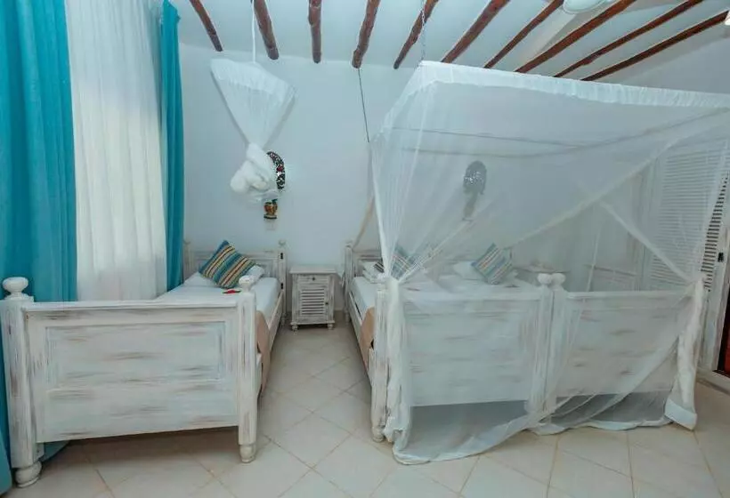 هتل Twiga Beach Resort