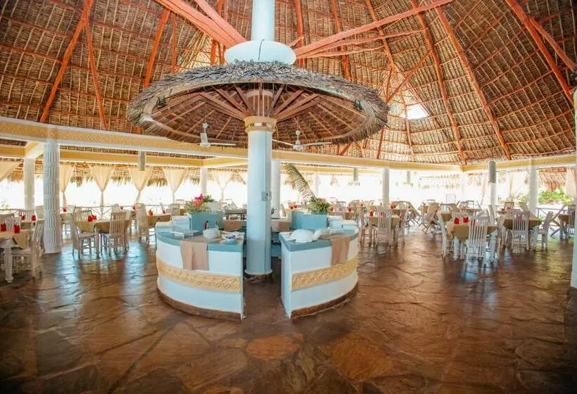 هتل Twiga Beach Resort