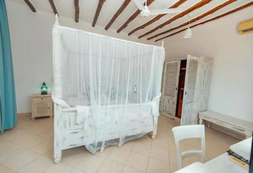 هتل Twiga Beach Resort