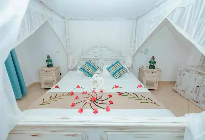 هتل Twiga Beach Resort
