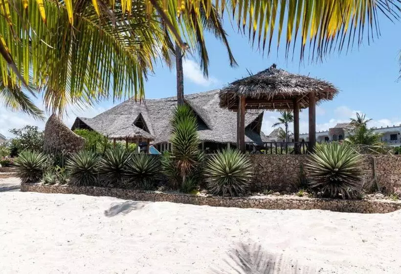 هتل Twiga Beach Resort