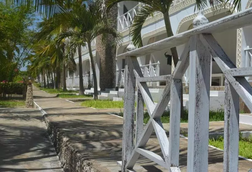 هتل Twiga Beach Resort