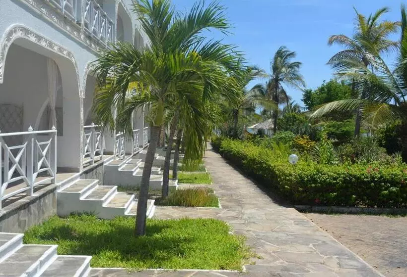 هتل Twiga Beach Resort