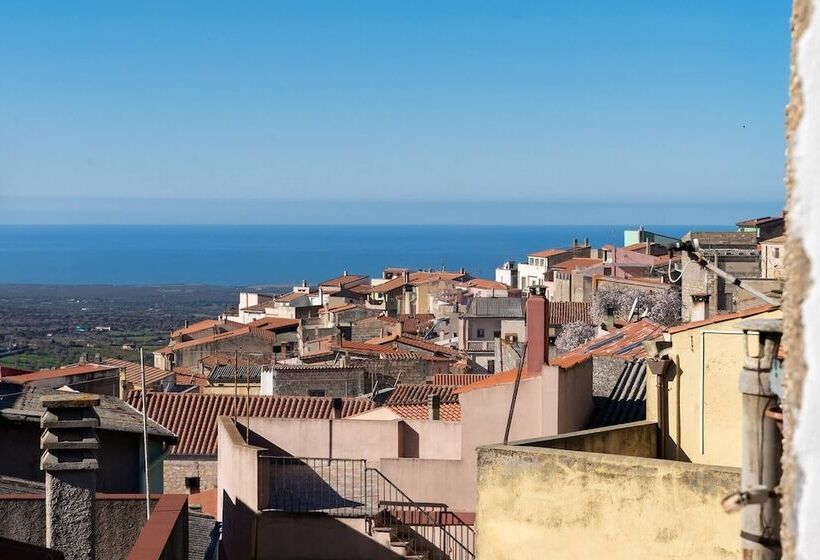 بنسيون Room In Guest Room   Domomea   Camera Ambrosia