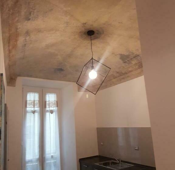 تختخواب و صبحانه Gusterhouse