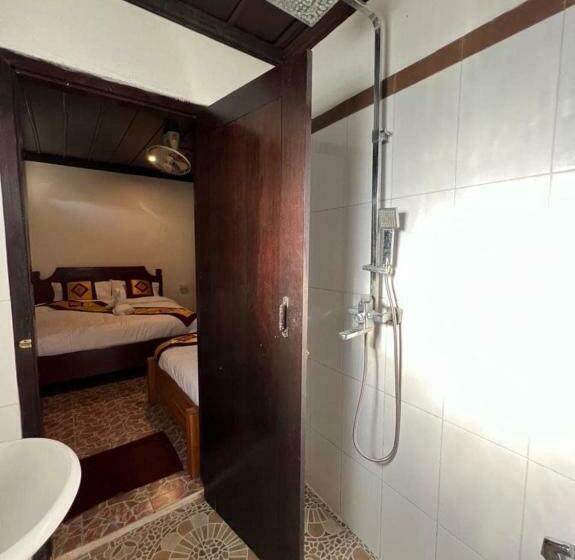 هاستل Lakhangthong Villa 02