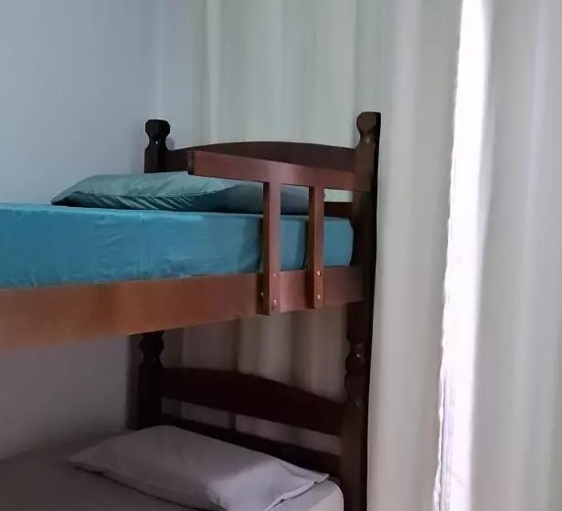 Em Busca Hostel