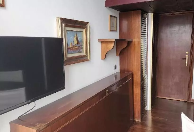 ペンション Al Mari Suites