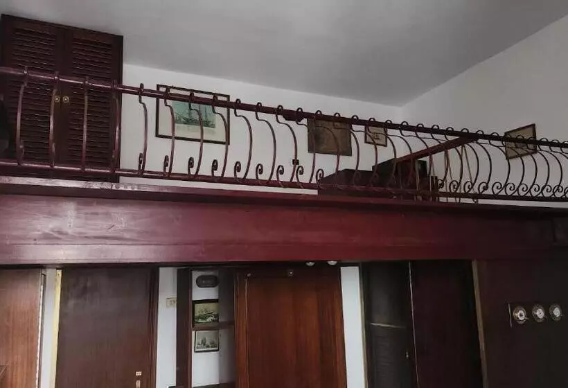 ペンション Al Mari Suites