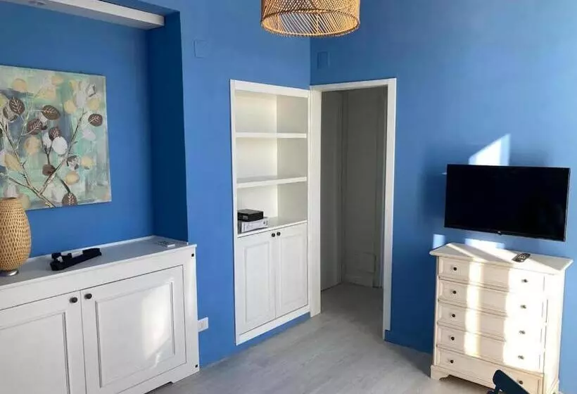 ペンション Al Mari Suites