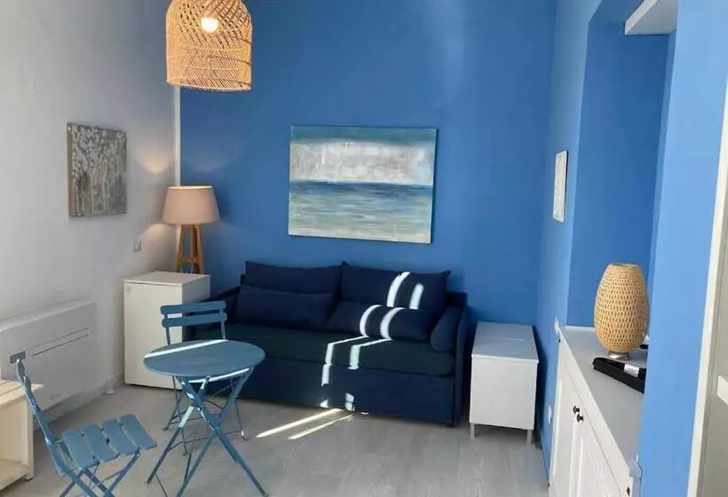 ペンション Al Mari Suites
