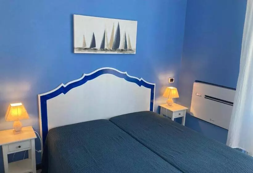 ペンション Al Mari Suites