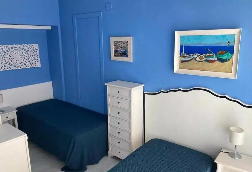 ペンション Al Mari Suites