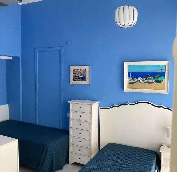ペンション Al Mari Suites