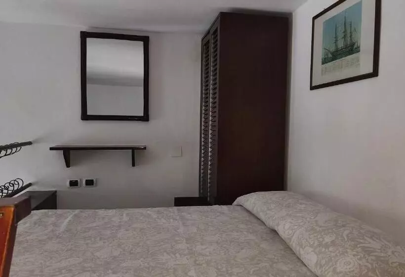 ペンション Al Mari Suites