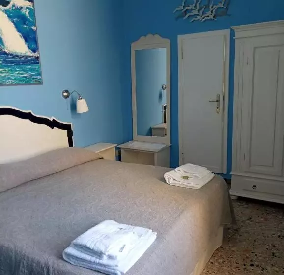 ペンション Al Mari Suites