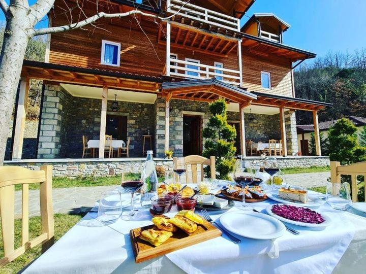 پانسیون Bujtina Dini