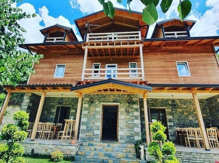 پانسیون Bujtina Dini