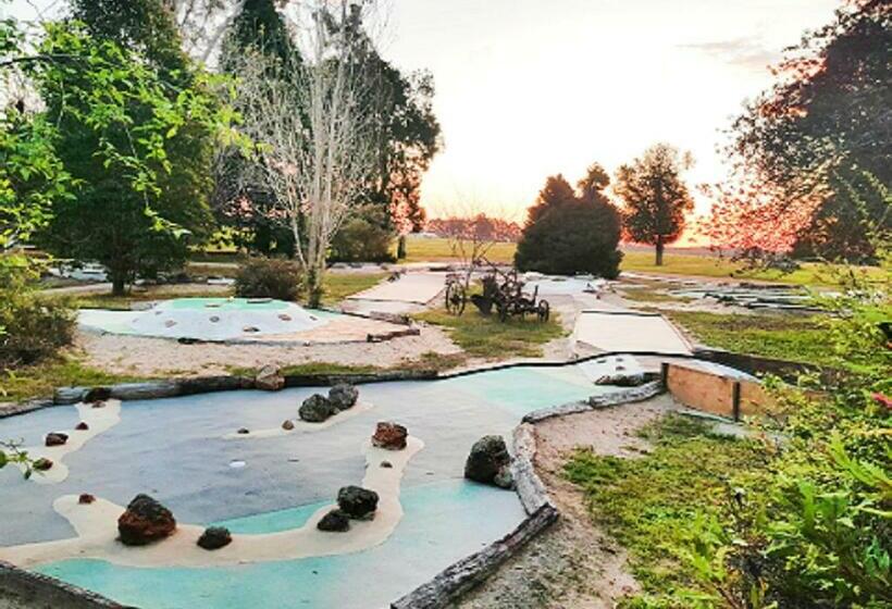 旅馆 Warradale Lodge And Mini Golf
