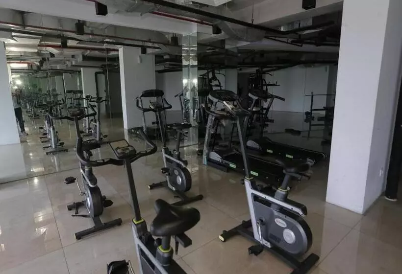 ホテル Aurora Rooms @ Apartemen Patraland Urbano
