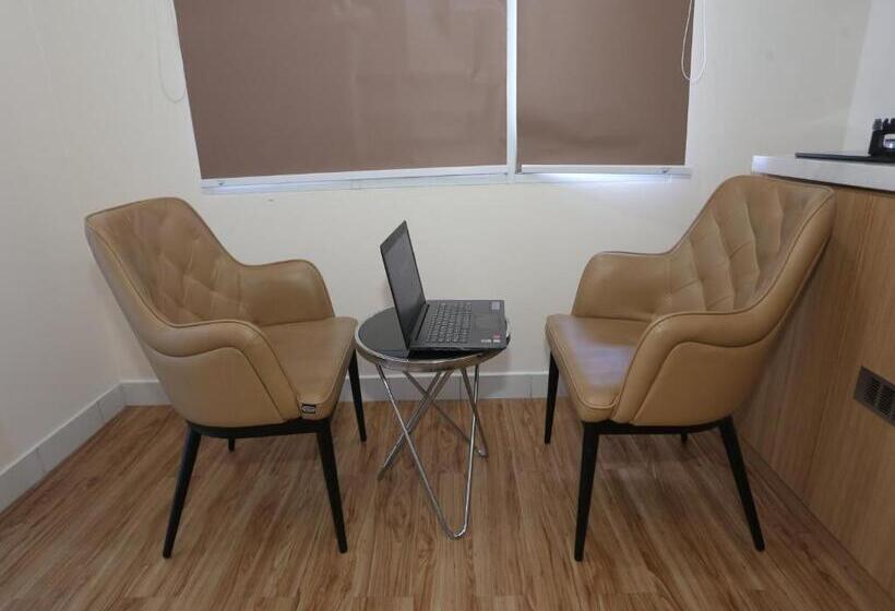 فندق Aurora Rooms @ Apartemen Patraland Urbano