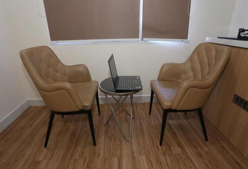 فندق Aurora Rooms @ Apartemen Patraland Urbano