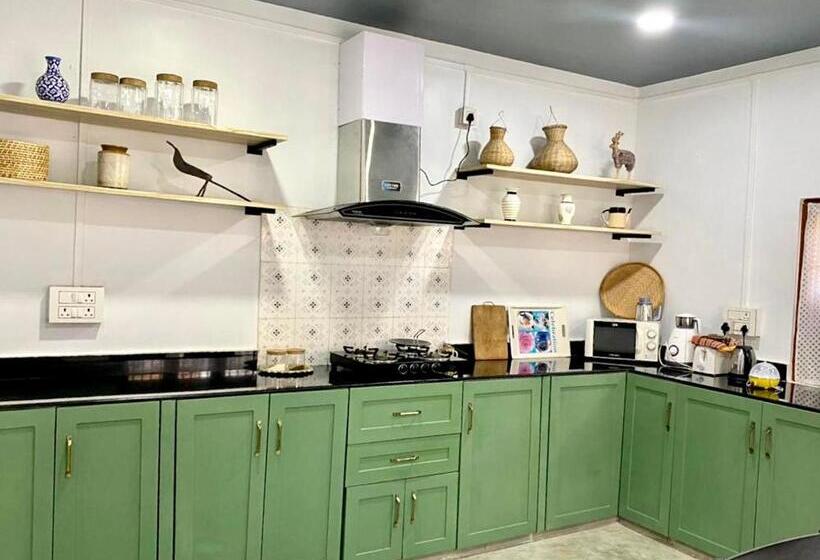 ペンション Jetuka Villa   Sibsagar