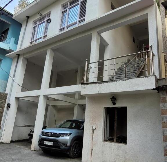 پانسیون The Tree Lounge